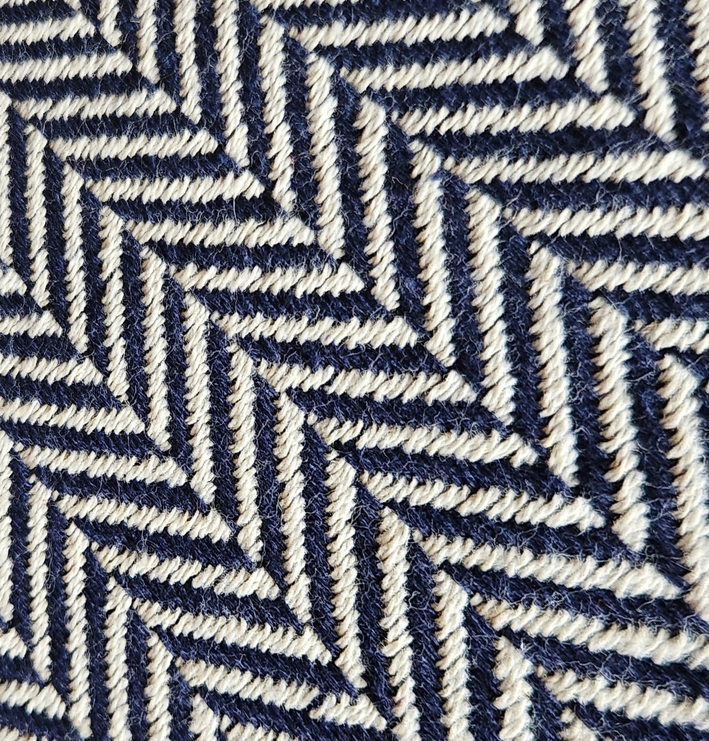 Modern XXL Throw: Obsidian Navy