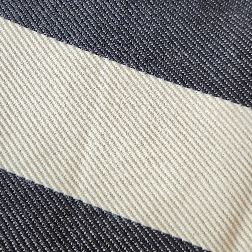 Essential Throw - Black