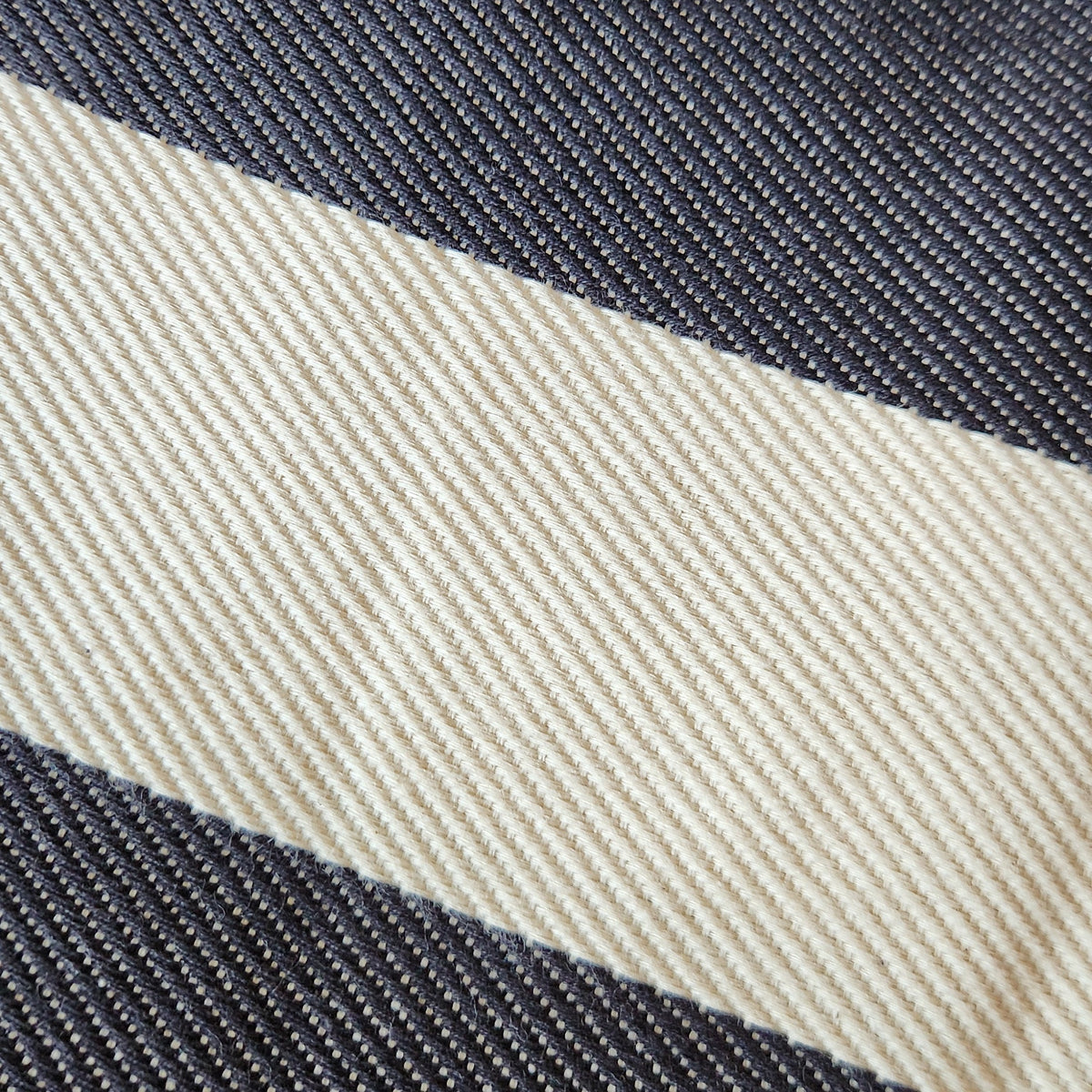 Essential Throw - Black